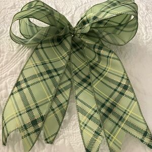 Elegant Green Plaid Decorative Bow